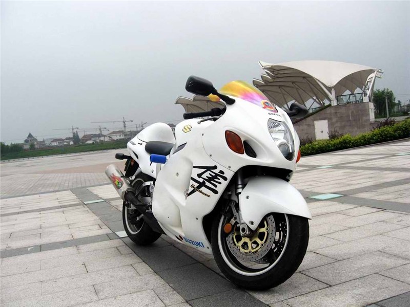 铃木GSX1300隼    3000元